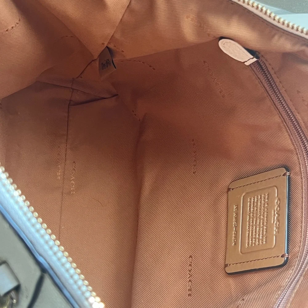 Coach ‼️‼️LIKE NEW ‼️‼️‼️pebbled leather Cream Crossbody Bag with Straps♥️♥️♥️ - Picture 13 of 17